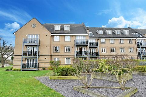 2 bedroom flat for sale, Kingsmead Court, Hertford SG13