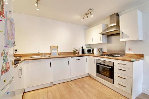 2 bedroom flat for sale, Kingsmead Court, Hertford SG13