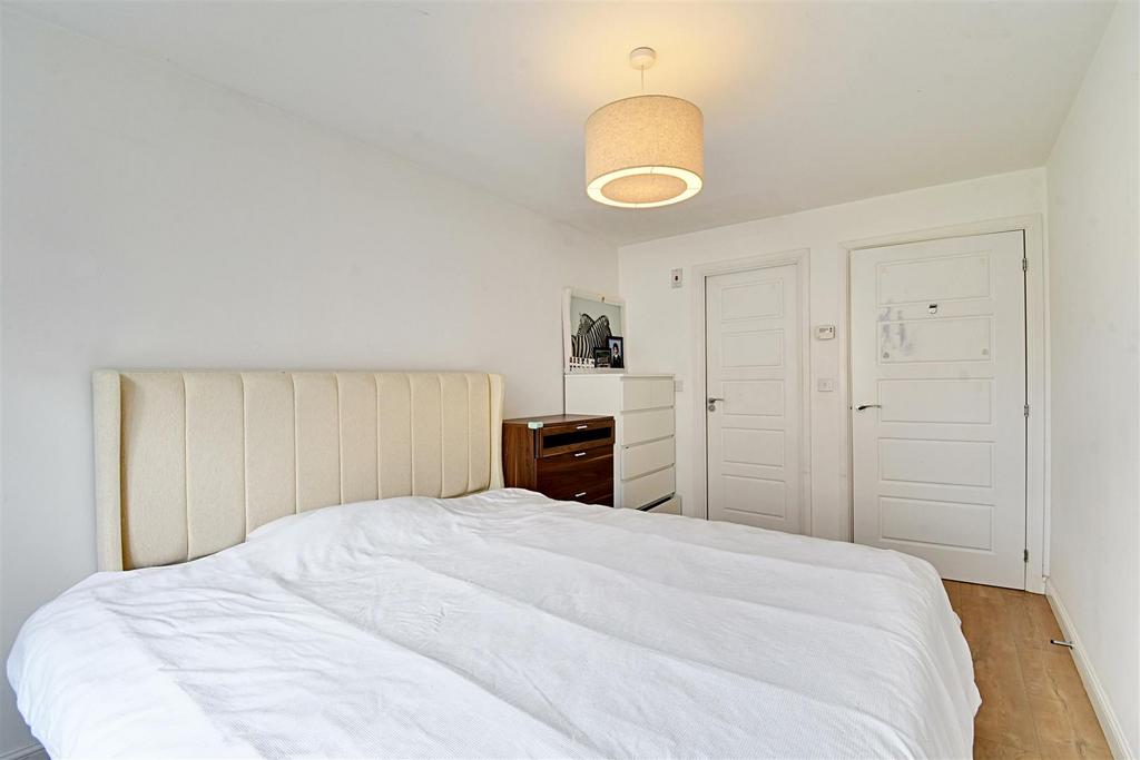 Bedroom 1 2.jpg