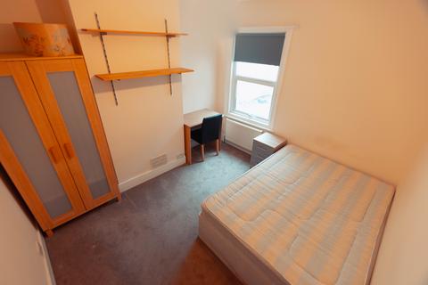 5 bedroom terraced house to rent, Hollingdean Road, Brighton BN2