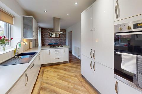 4 bedroom detached house for sale, Grasmere Avenue, Farington, Leyland