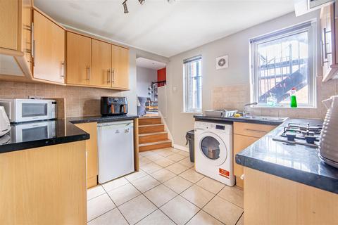 2 bedroom flat to rent, *Available March 2026* Heaton Grove, Heaton, NE6