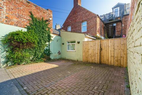 2 bedroom flat to rent, *Home Office* Heaton Grove, Heaton, NE6