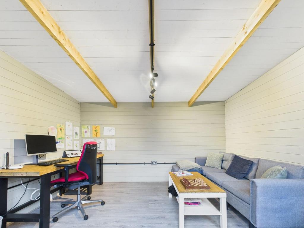 CAM01268 G0-PR0424-STILL016.jpg