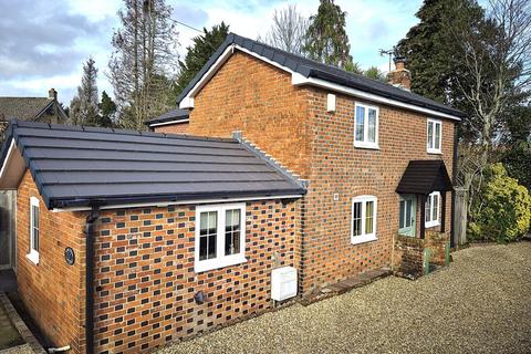3 bedroom cottage for sale, Romsey Road, Southampton SO40