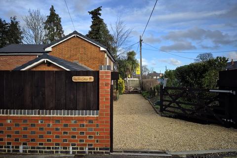 3 bedroom cottage for sale, Romsey Road, Southampton SO40