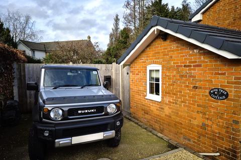 3 bedroom cottage for sale, Romsey Road, Southampton SO40