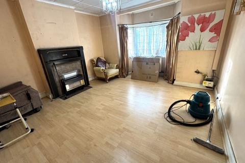 3 bedroom flat for sale, Flat 7 Queens Mansions, Watford Way, Hendon, NW4 3AN
