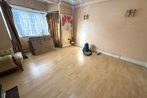 3 bedroom flat for sale, Flat 7 Queens Mansions, Watford Way, Hendon, NW4 3AN