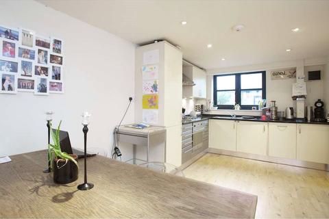 2 bedroom flat to rent, Balham Grove, London, SW12