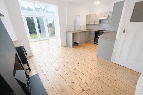 3 bedroom terraced house to rent, Walton Avenue, Bristol, BS4