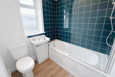 3 bedroom terraced house to rent, Walton Avenue, Bristol, BS4