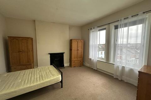 Studio to rent, Studio Flat – The Salisbury Hotel, Grand Parade London N4