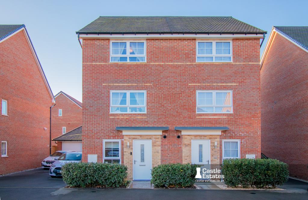 4 bedroom semi-detached house for sale
