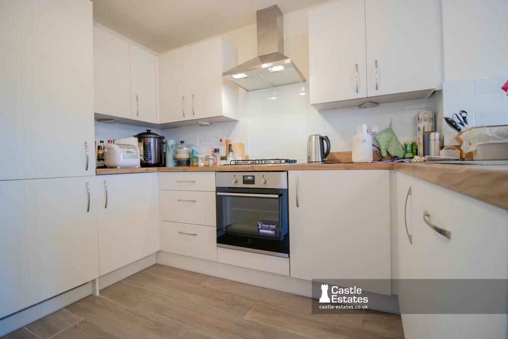 Kitchen & Dining