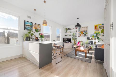 3 bedroom flat for sale, Lambert Road, SW2
