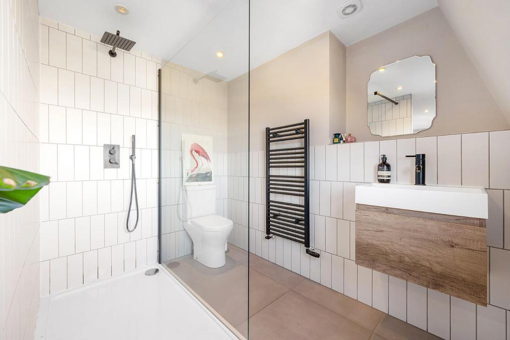Ensuite.JPG