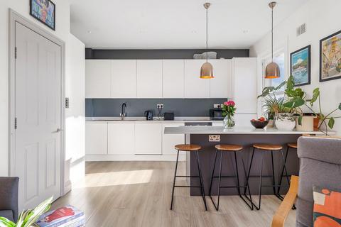3 bedroom flat for sale, Lambert Road, SW2
