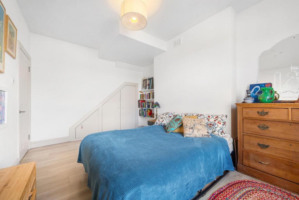 Bedroom 2 (2).JPG