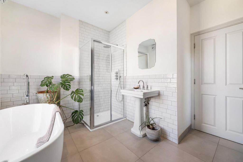 Bathroom (2).JPG