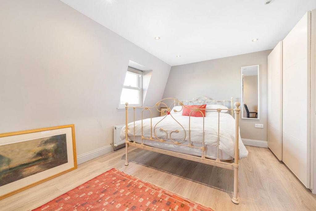 Bedroom 1 (3).JPG