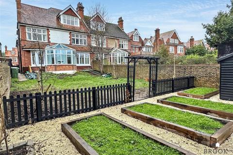 3 bedroom flat for sale, Arlington Road, Eastbourne BN21