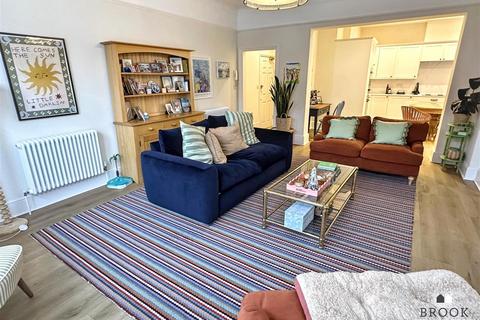 3 bedroom flat for sale, Arlington Road, Eastbourne BN21