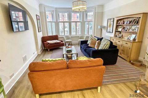 3 bedroom flat for sale, Arlington Road, Eastbourne BN21