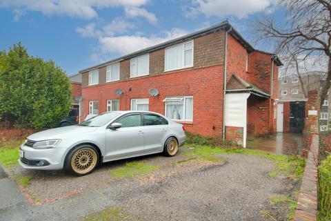 2 bedroom maisonette for sale - MIDANBURY! TANDEM GARAGE! PARKING! PRIVATE GARDEN!