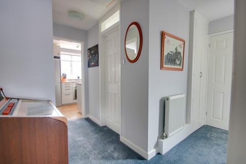 2 bedroom maisonette for sale, MIDANBURY! TANDEM GARAGE! PARKING! PRIVATE GARDEN!