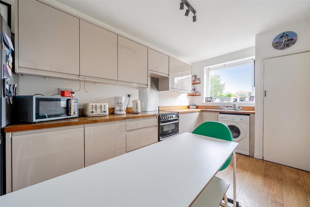 For Sale by Aspire Residential   St Botolphs Road