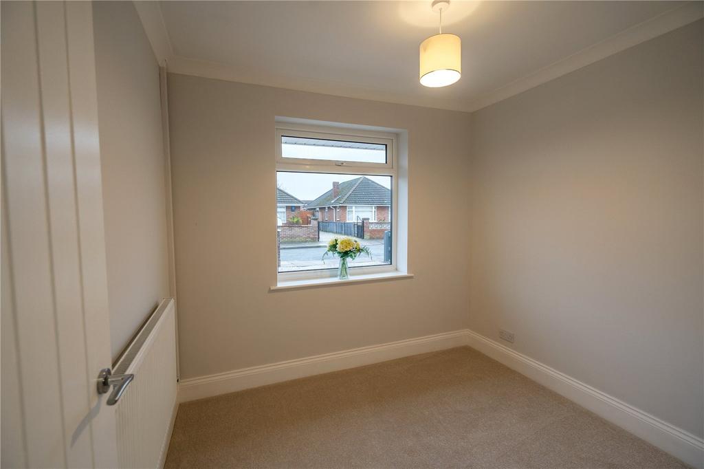 Bed 2/Dining Room