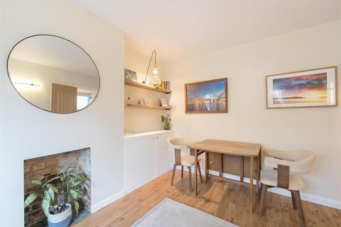 2 bedroom flat for sale, Christchurch Avenue, London NW6