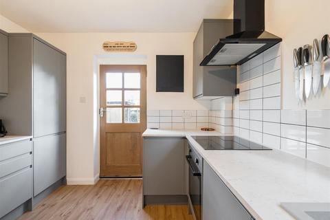 2 bedroom flat for sale, Christchurch Avenue, London NW6