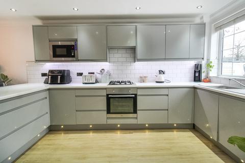 3 bedroom end of terrace house for sale, Cotswold Close,  Farnborough , GU14