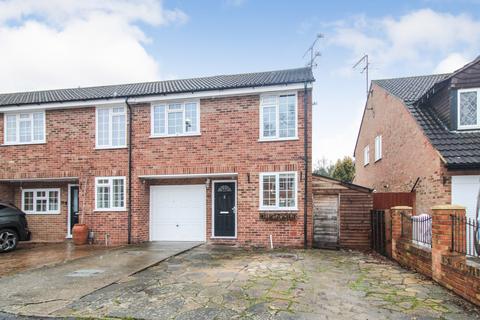 3 bedroom end of terrace house for sale, Cotswold Close,  Farnborough , GU14