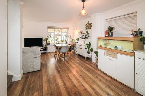 3 bedroom end of terrace house for sale, Cotswold Close,  Farnborough , GU14