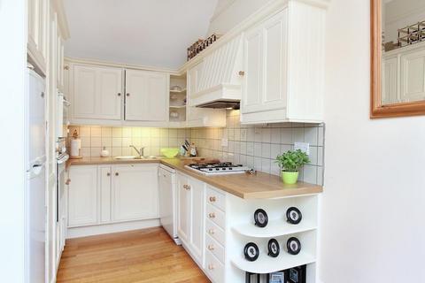 2 bedroom flat to rent, Southwell Gardens, South Kensington, London, SW7