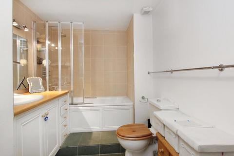 2 bedroom flat to rent, Southwell Gardens, South Kensington, London, SW7
