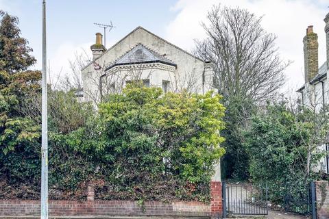 4 bedroom detached house for sale, 106 Pier Avenue, Clacton-on-Sea, Essex, CO15 1NJ