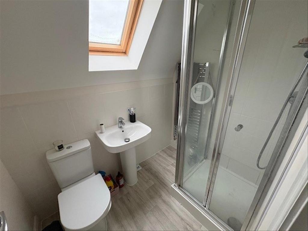 2nd Floor Shower Roo