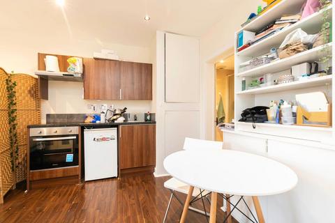 Studio to rent, Sutherland Avenue, London W9