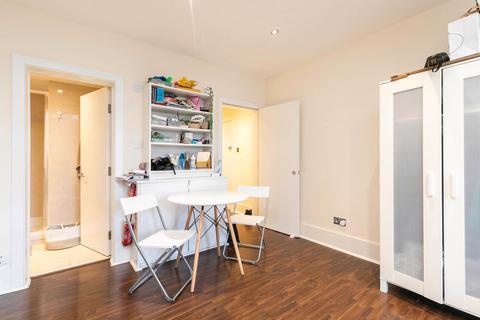 Studio to rent, Sutherland Avenue, London W9