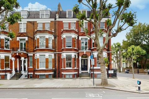 Studio to rent, Sutherland Avenue, London W9