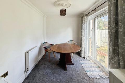 4 bedroom detached house to rent, Highlands Road, Barton on Sea, BH25