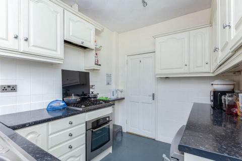 3 bedroom terraced house to rent, Cobham Avenue, London, KT3