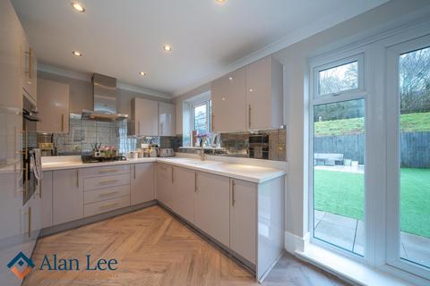 4 bedroom semi-detached house for sale, Waterways Avenue, Macclesfield, SK11 7NF