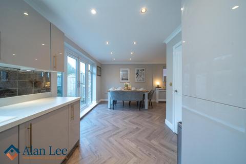 4 bedroom semi-detached house for sale, Waterways Avenue, Macclesfield, SK11 7NF