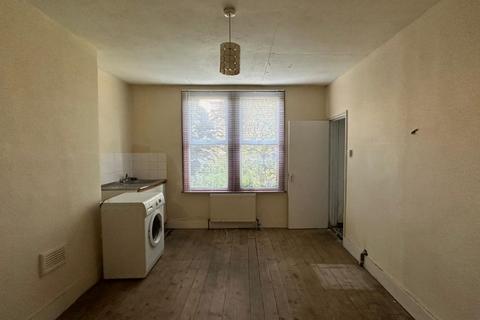 2 bedroom flat for sale, Ground Floor Flat, 43 Kellino Street, Tooting, London, SW17 8SY