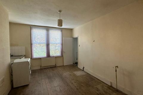 2 bedroom flat for sale, Ground Floor Flat, 43 Kellino Street, Tooting, London, SW17 8SY
